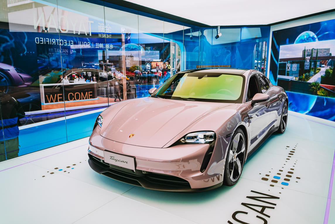 买不起Turbo S，选个Taycan“冰莓粉”还是可以的