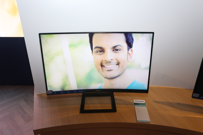 IFA 2019丨可触摸可防窥 飞利浦显示器和你想象中的有点不一样