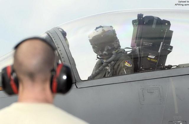 天生死敌，F-15对决苏-27，谁才是战斗机之王