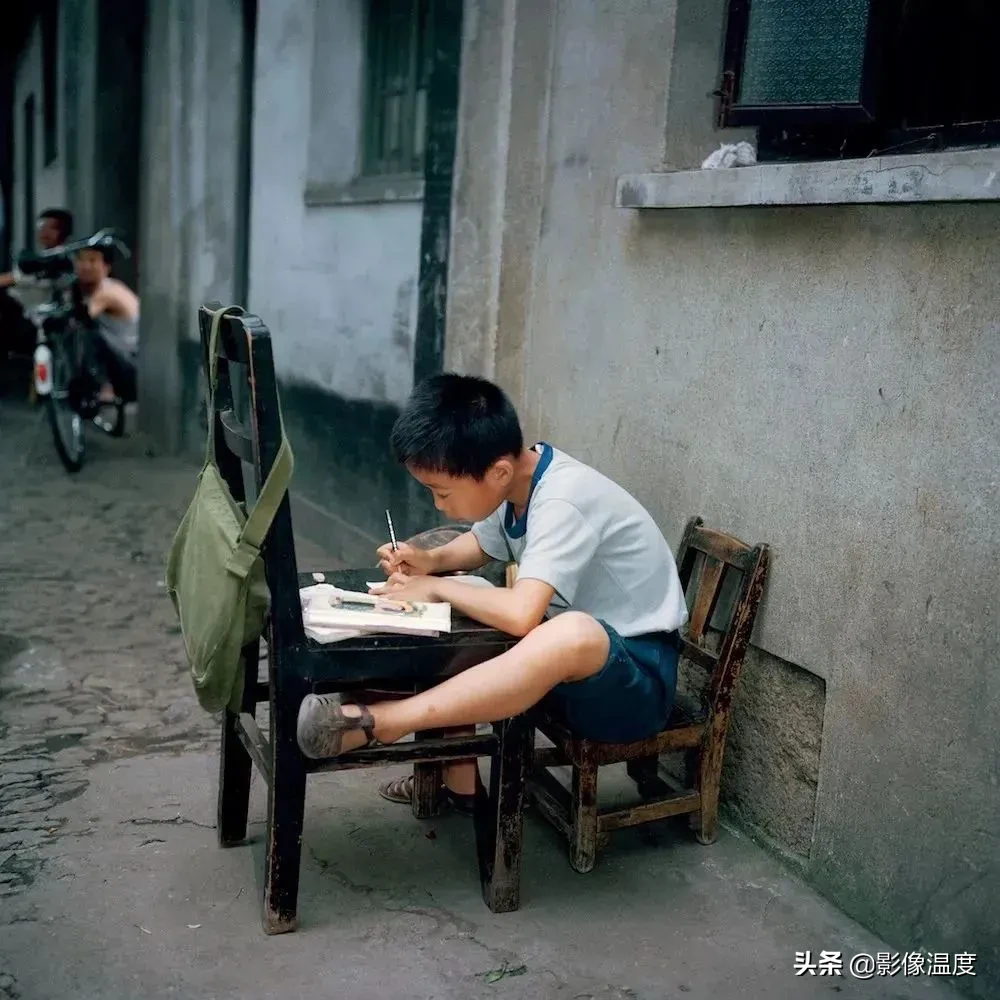 80年代30张怀旧老照片：只看到简单饱满的幸福！