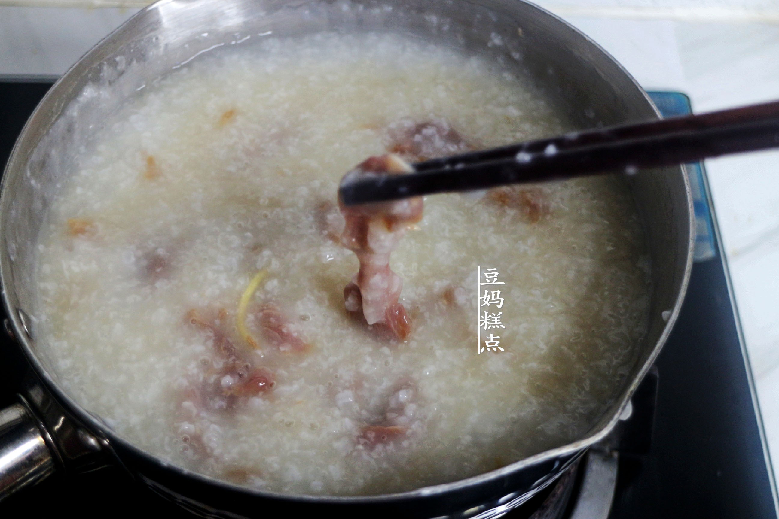 經典廣式牛肉粥的做法，只需10分鐘，肉嫩粥滑