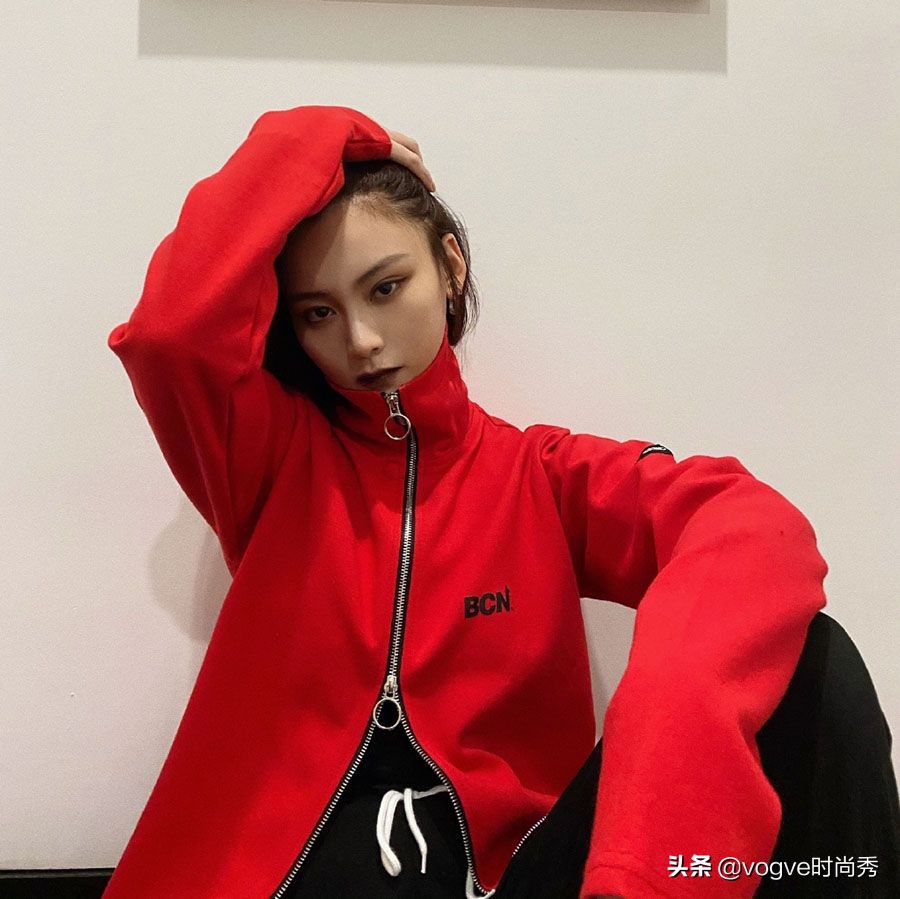 赘婿：“陆红提”现代装造型曝光，原来是《唐探2》里的蓝发萝莉