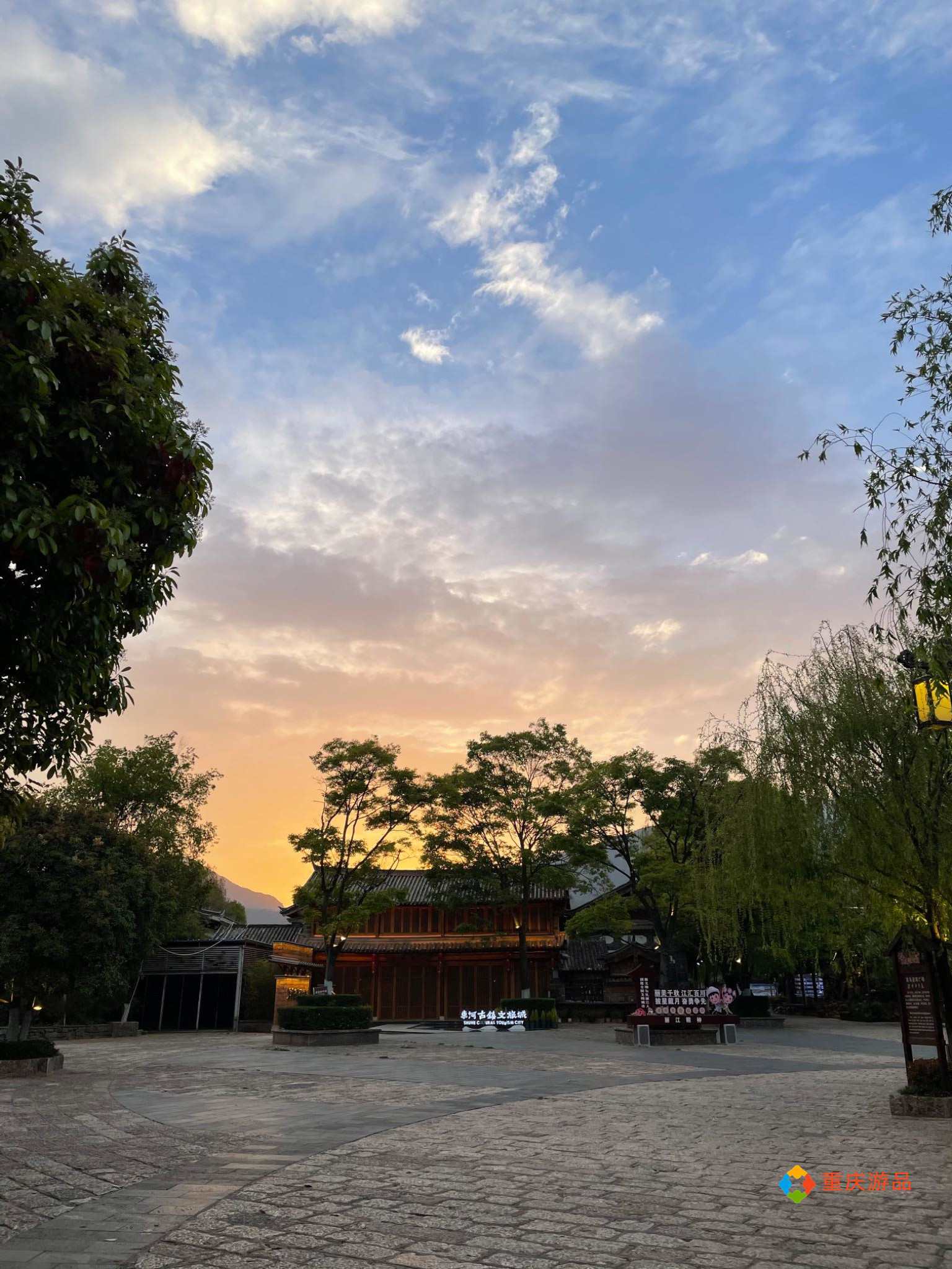 ​卖房环游记：重庆小夫妻放弃斋饭，丽江15元的米线分量惊人