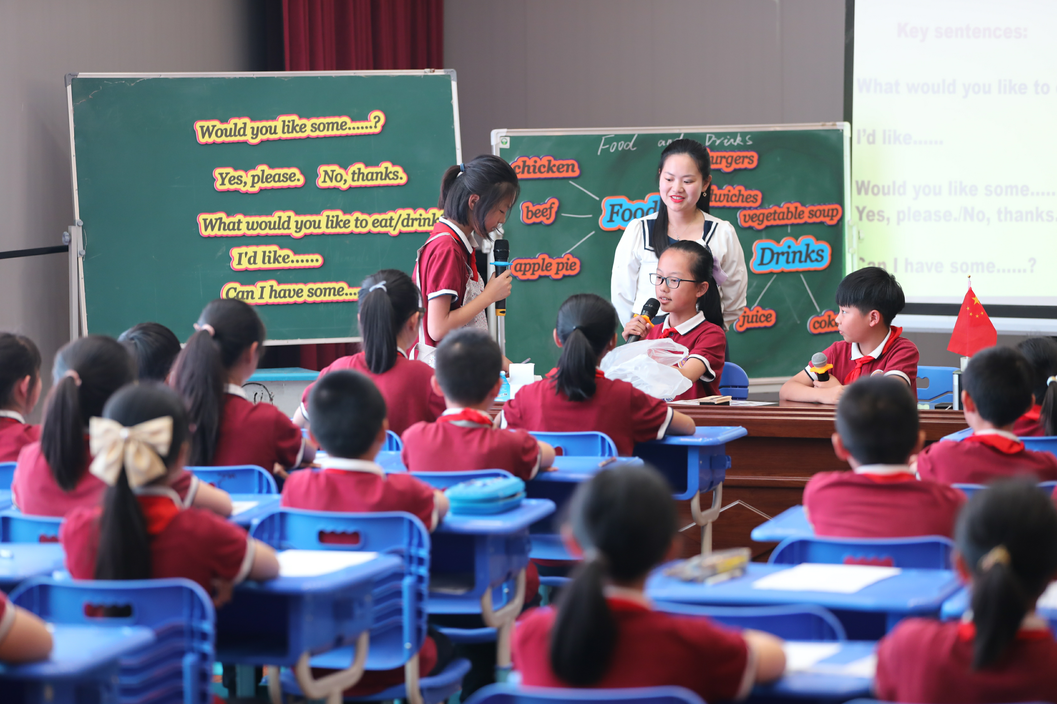 课堂展风采 学习促成长——记棠湖小学英语教师赵珺研讨活动献课