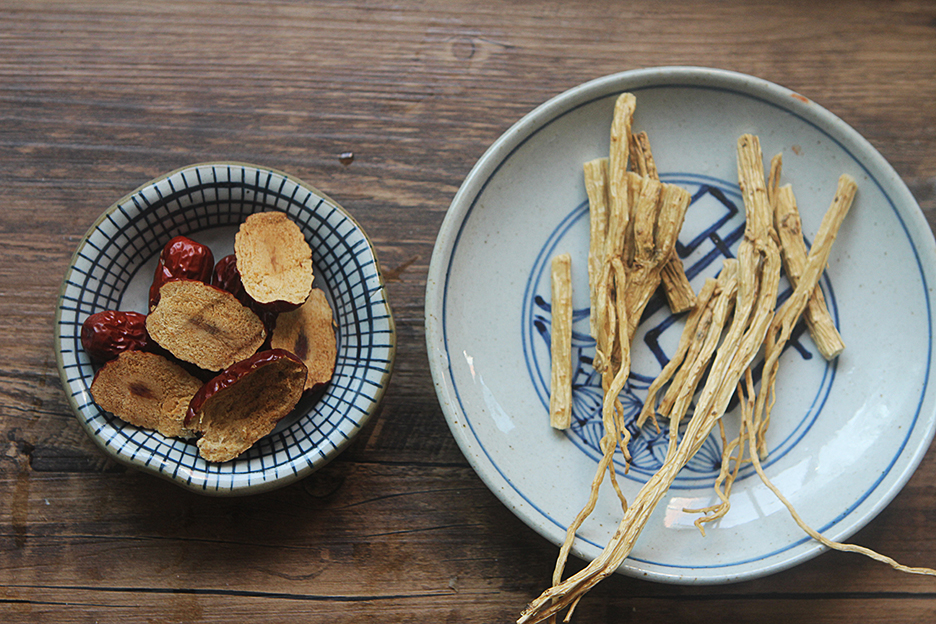 The nutritious pigeon soup is delicious and simple. If you have a weak body, drink it often