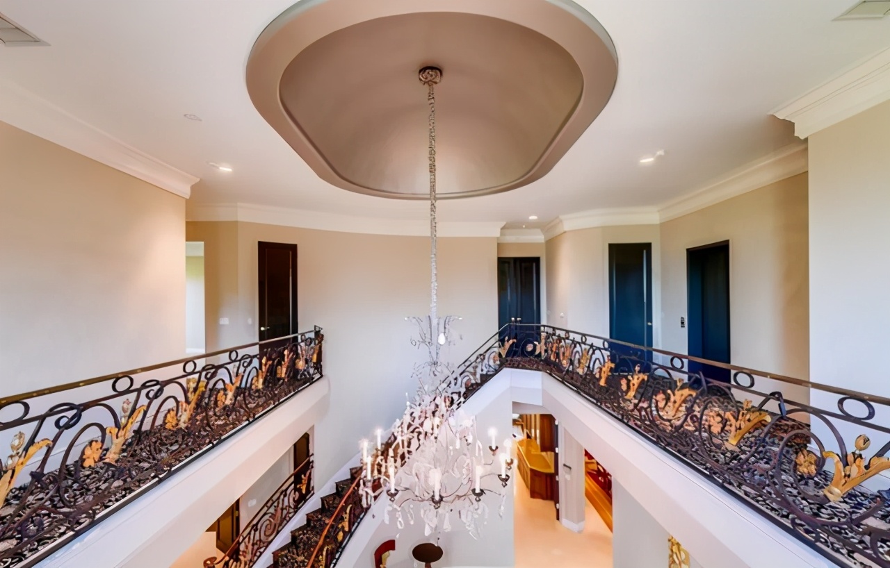 明星的美国豪宅有多牛？张纪中和比尔盖茨是邻