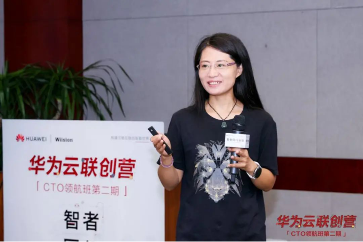 打造“純粹”的成長(cháng)交流平臺，華為云聯(lián)創(chuàng  )營(yíng)CTO領(lǐng)航班這么做