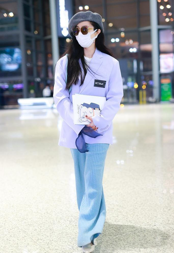 范冰冰不愧是“时尚女王”，紫色西装配针织裤