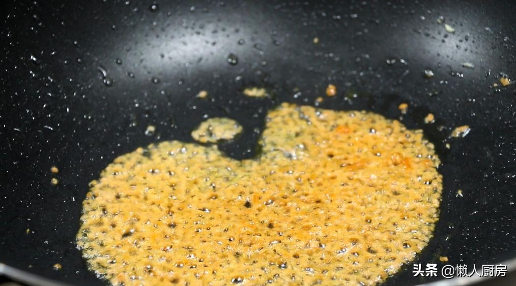 沒想到紫菜炒飯這麼好吃，配上1個雞蛋和半根胡蘿蔔，顏色豐富