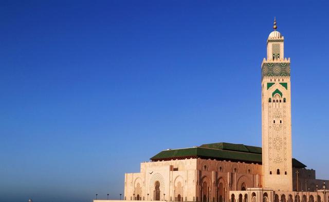 全球最浪漫的十大城市之一，被誉为色彩之国！将寺庙建在海上？