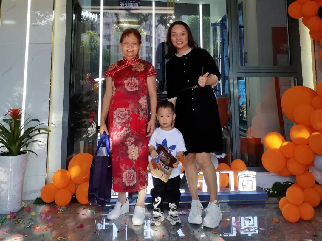 喜讯丨雅之轩门窗合川店盛大开业