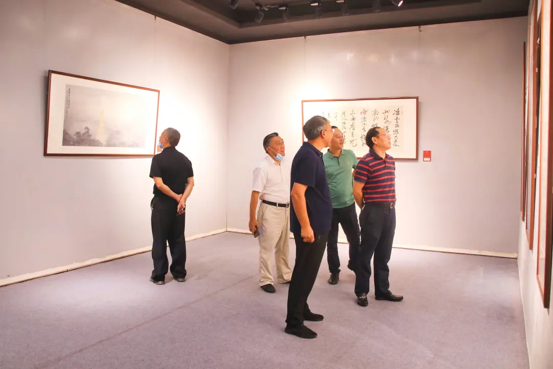 “凌云西岸古嘉州——名家美术书法作品展”在乐山市美术馆开展