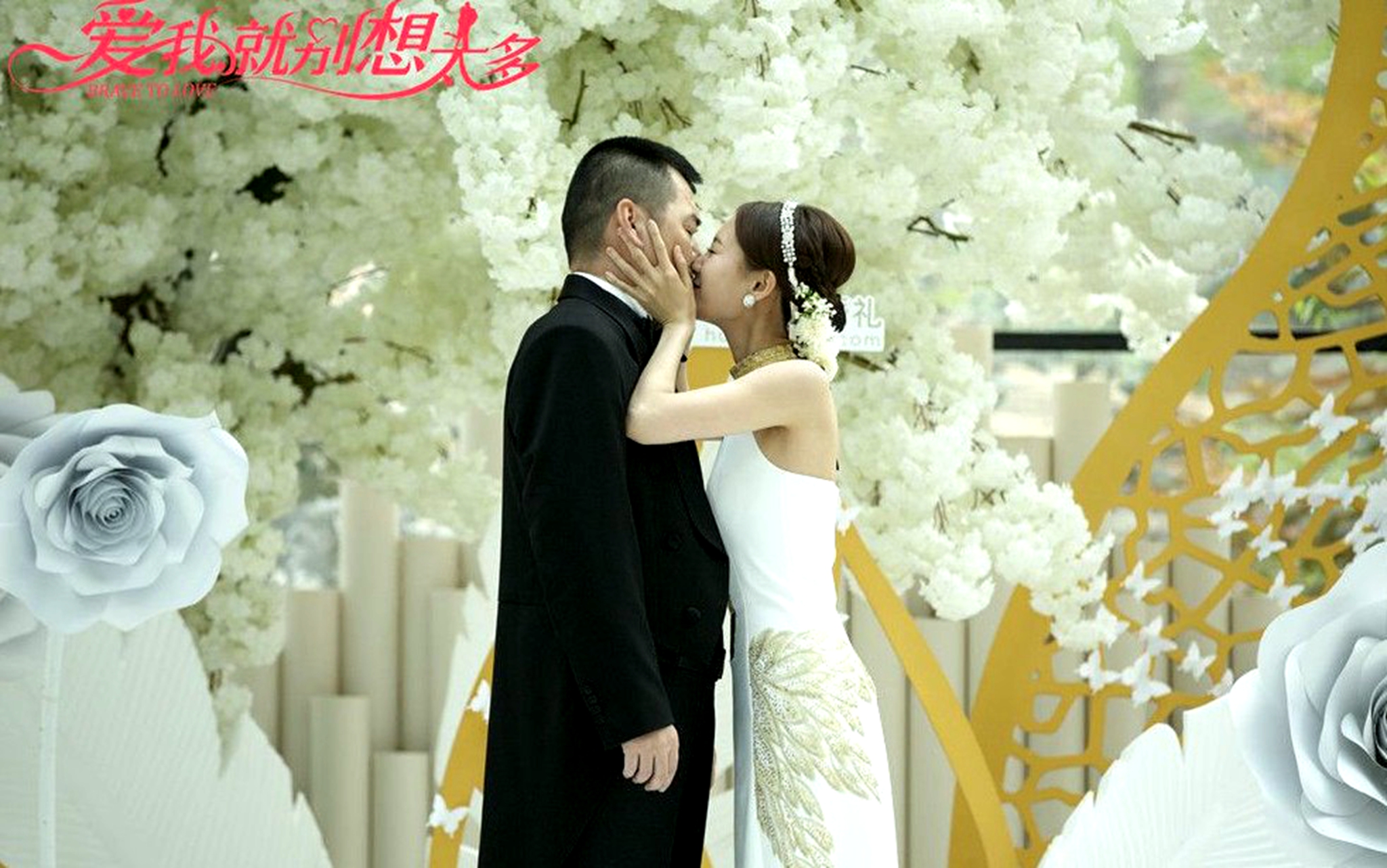 "A general term for young women of body cold manner and air " Li Yitong keep out is cold write down