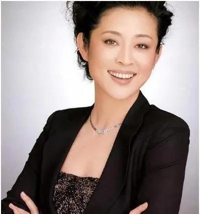 继赵忠祥去世之后，央视一姐倪萍也传来坏消息