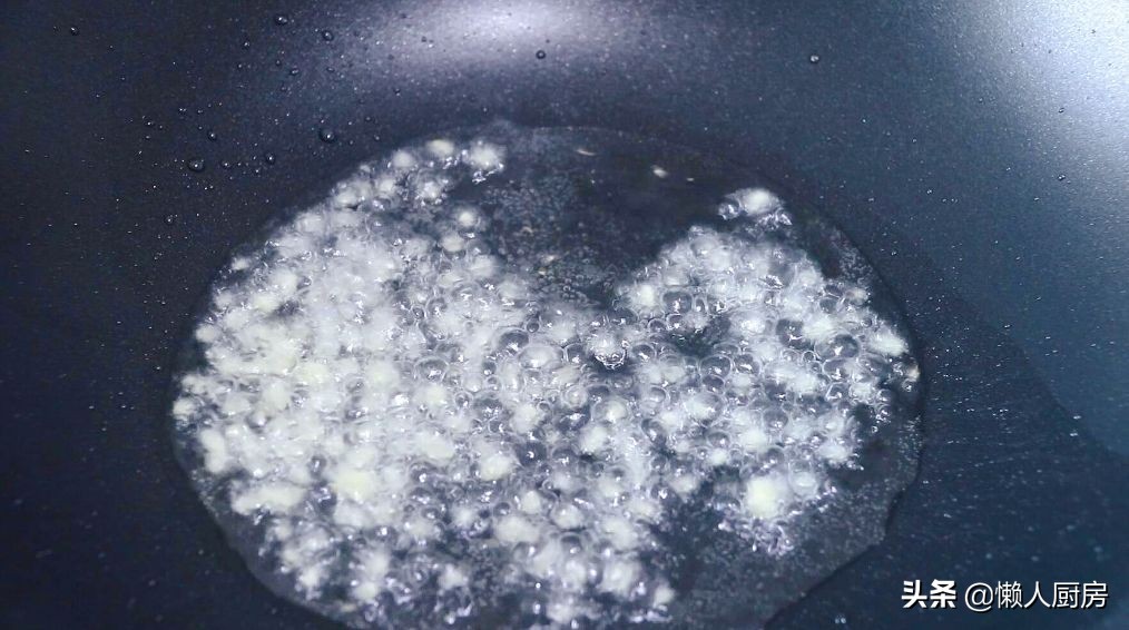 炖豆腐时，锅里加点它，吃着特别鲜，嫩嫩滑滑的，还不腥