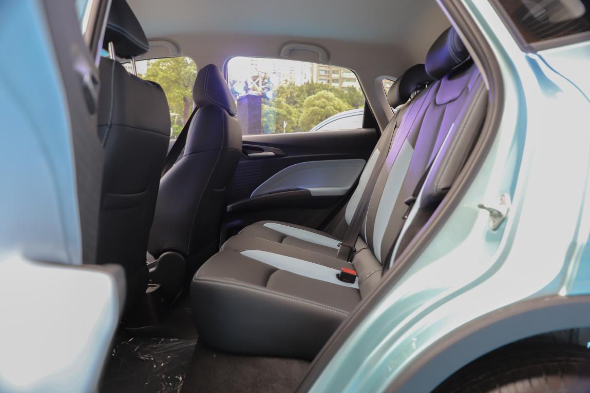 起售不到6万的新势力，空间表现出乎意料，哪吒