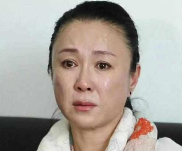 25岁火遍全国，28岁嫁老师，52岁跌落神坛，傅艺