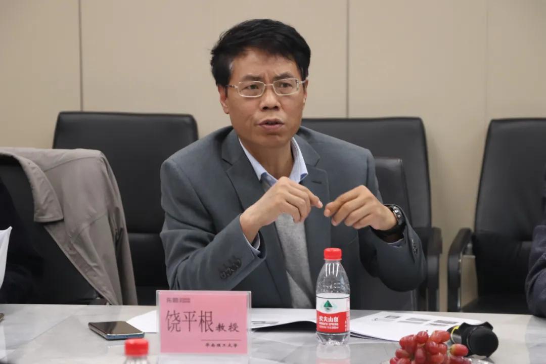 東鵬博士后科研工作站雷東移博士、李瑩博士順利開題