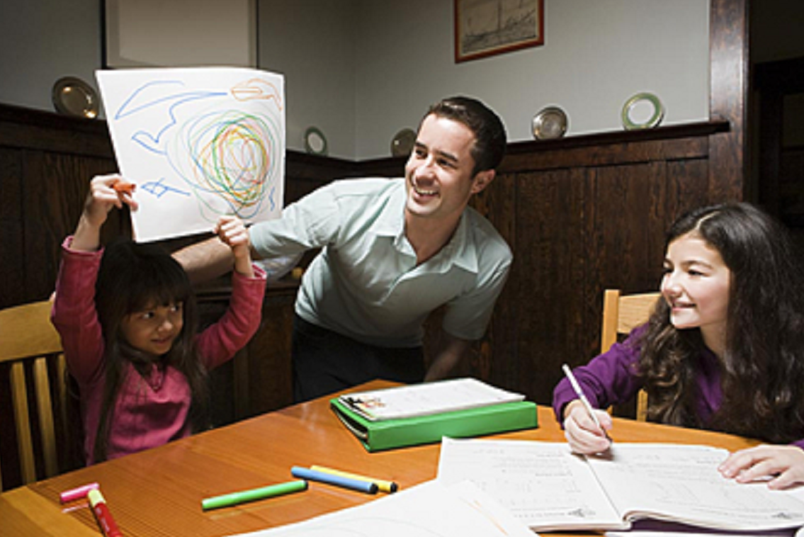 高圆圆女儿“抓周”，爷爷一脸苦笑：抓到了我