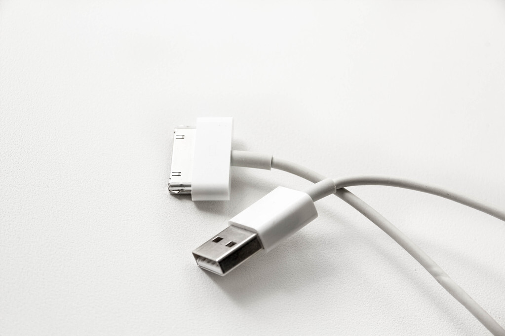 苹果可能考虑移除充电线等配件,iPhone产品还能好好用吗