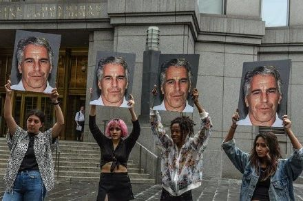 百名超模联名控诉维密潜规则，竟有模特被要求