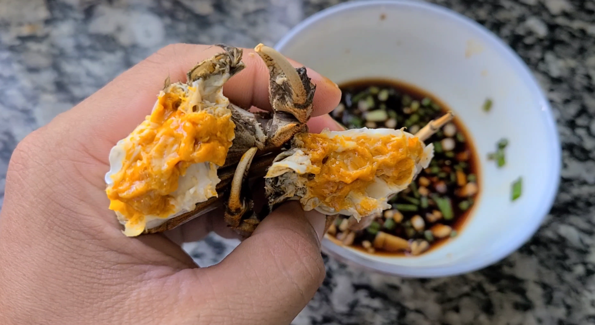 廣東焗螃蟹的做法，簡單好吃香味濃，滿滿的蟹黃看著就饞