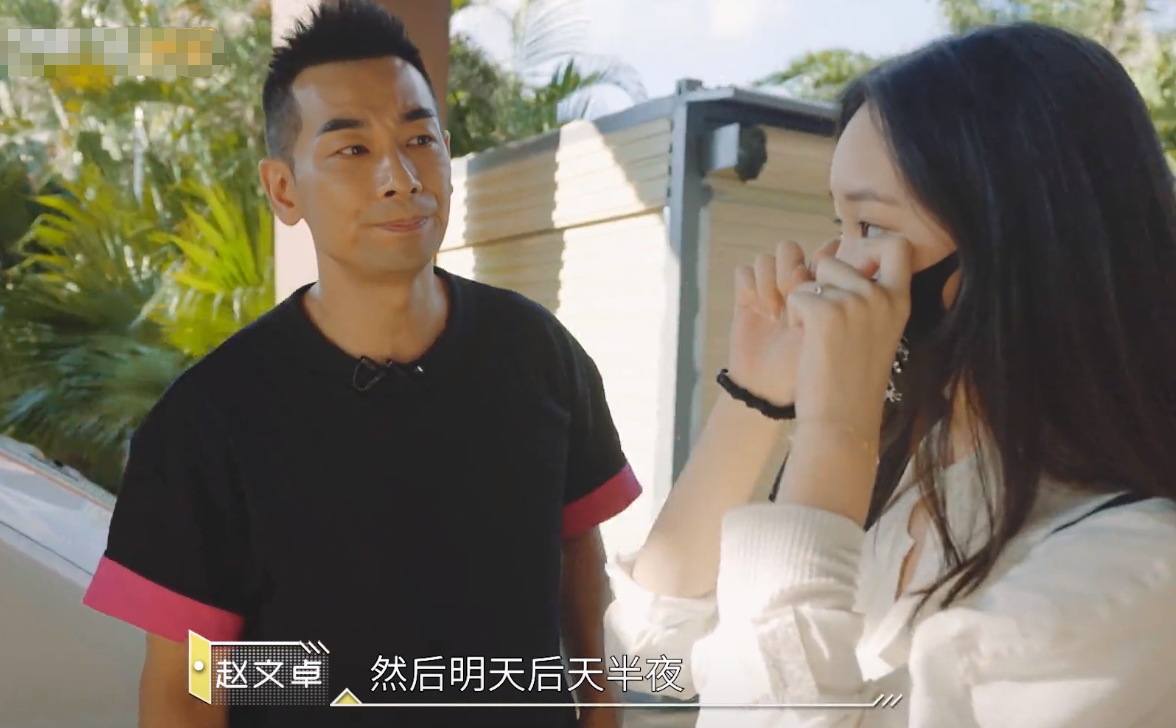 赵文卓与女儿同框飚热泪，机场匆匆见面就分开，49岁硬汉也很柔情