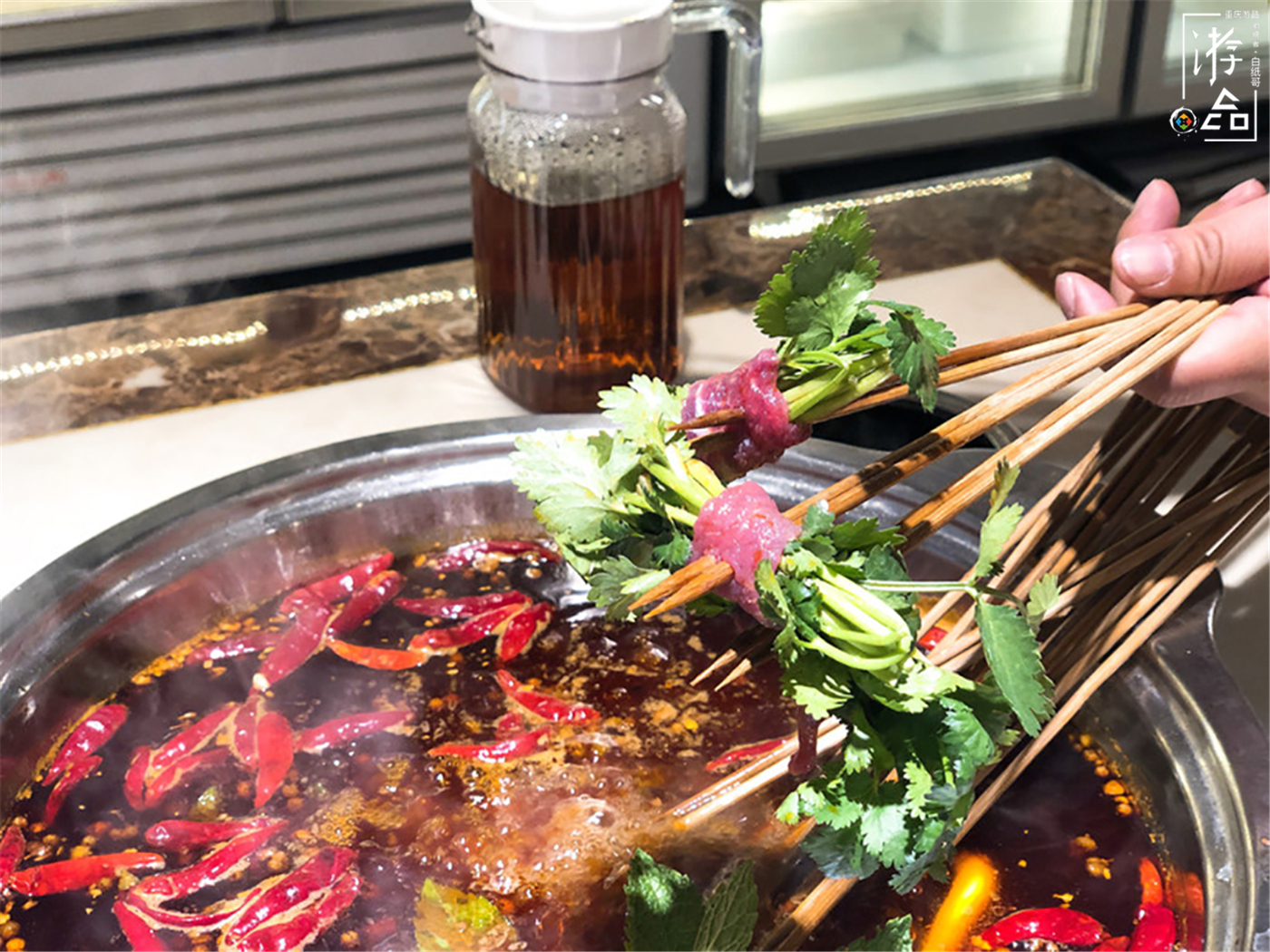 为什么重庆人很少吃串串？锅底没味道，竹签反复用，价格还很贵