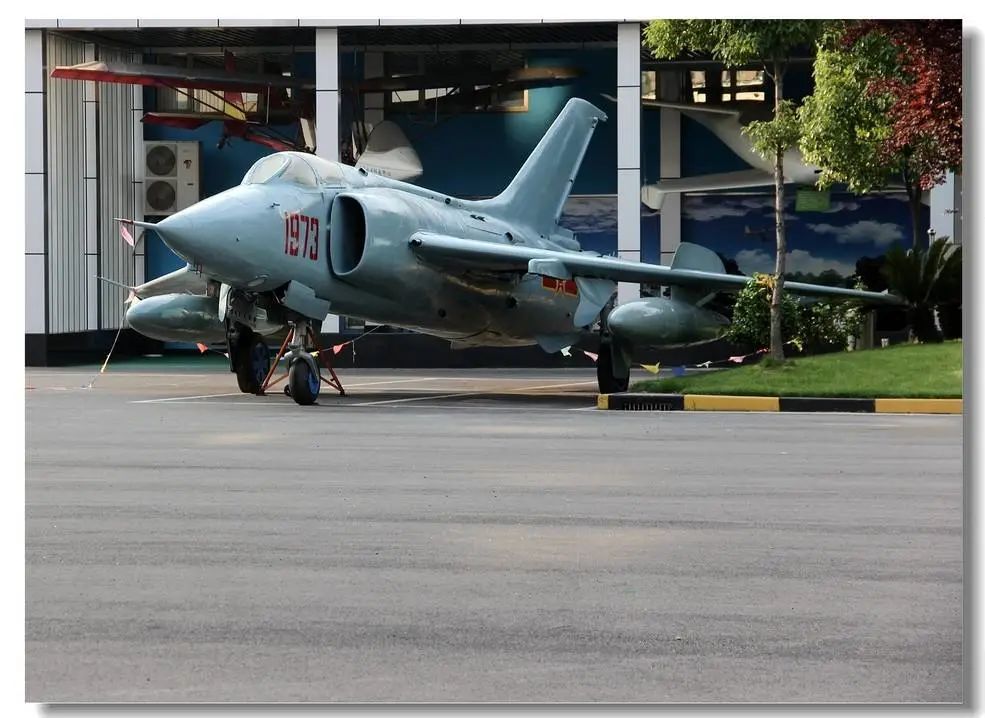 A10和苏25还继续用，我国的强5为何早早就退役？