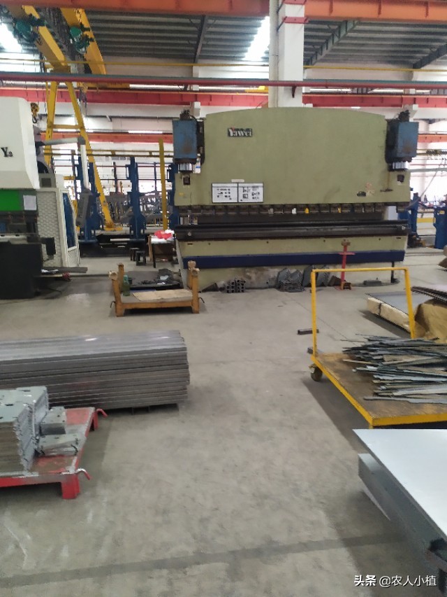 打工十年，卡里只有几百块钱，这样的人活着真失败，说多都是泪。