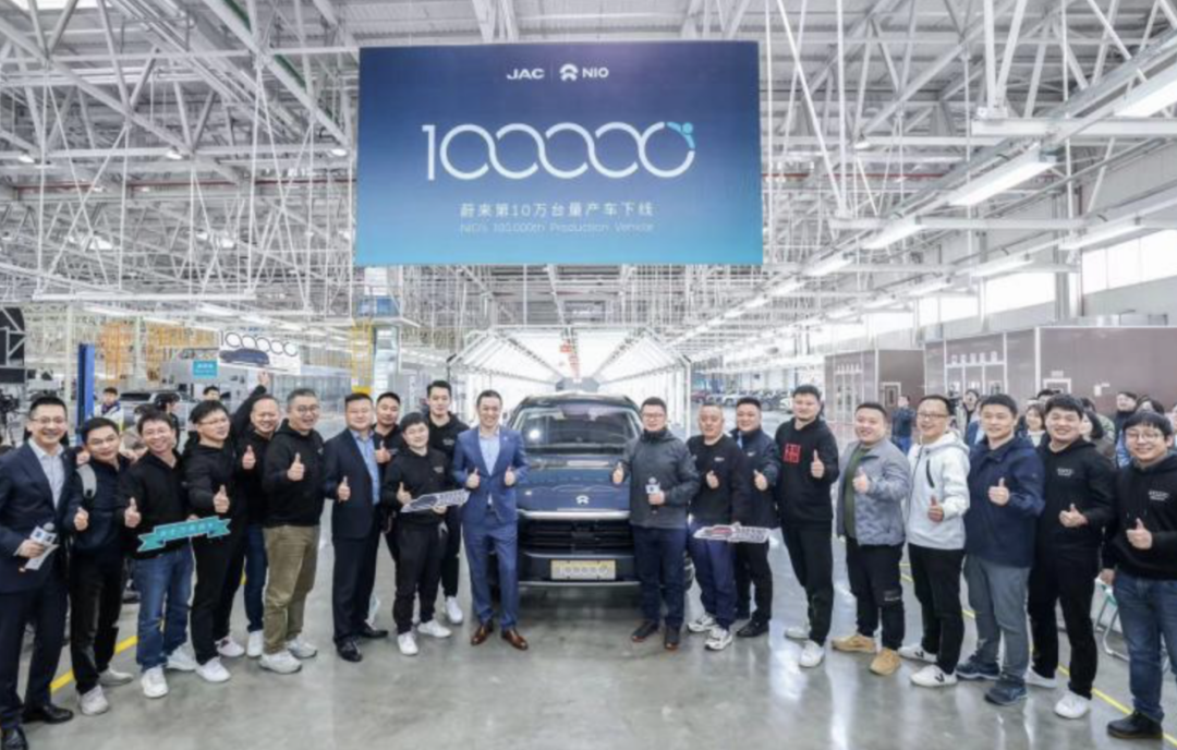 奔驰超6款新车将亮相上海车展；宝马新款3系谍照曝光