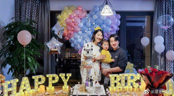 張晉夫妻出席派對，夫妻貼臉，蔡少芬與小11歲李亞男同框比美