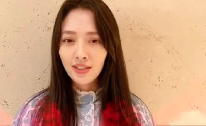 郭碧婷产后素颜出镜，整个人的状态每况愈下，