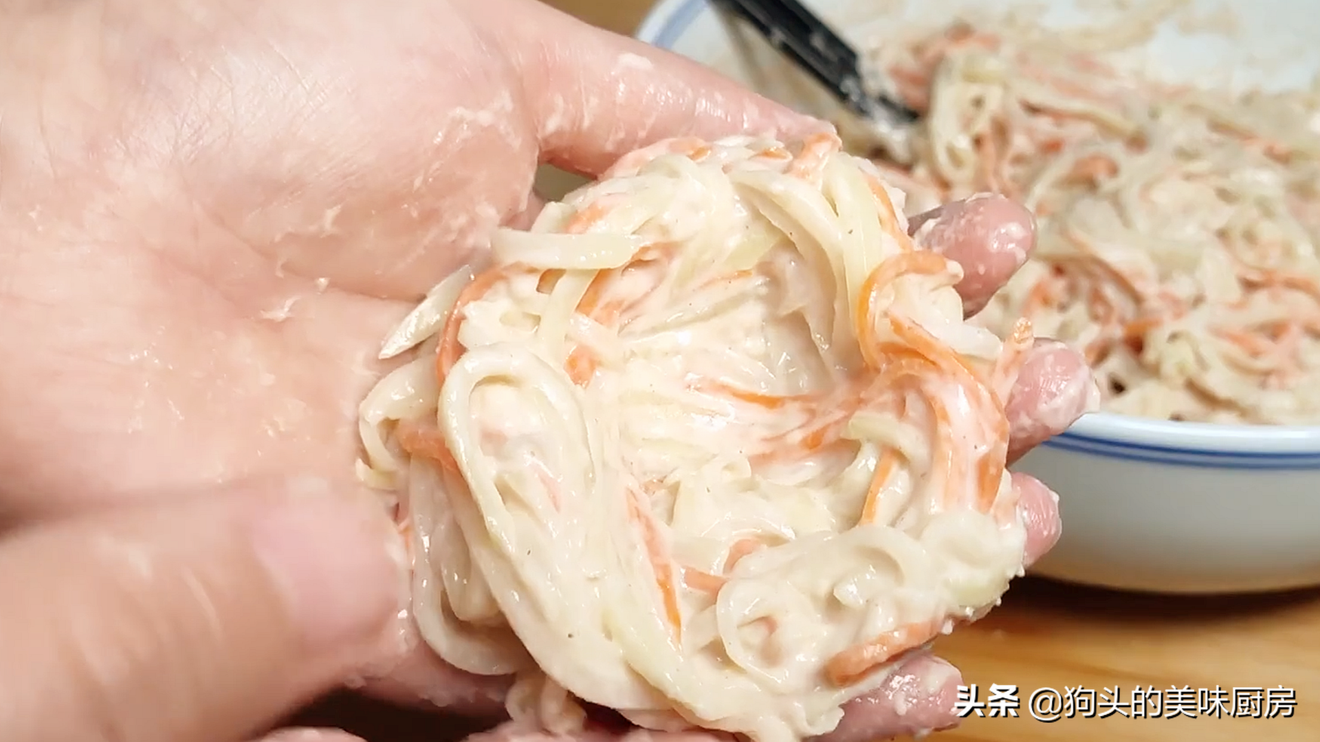 5個土豆，2個雞蛋，教你沒有吃過的做法，比肉還香，上桌就被掃光