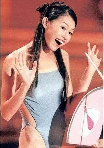 胡杏儿:当年当上港姐也被骂,如今却逆袭成了时尚女王
