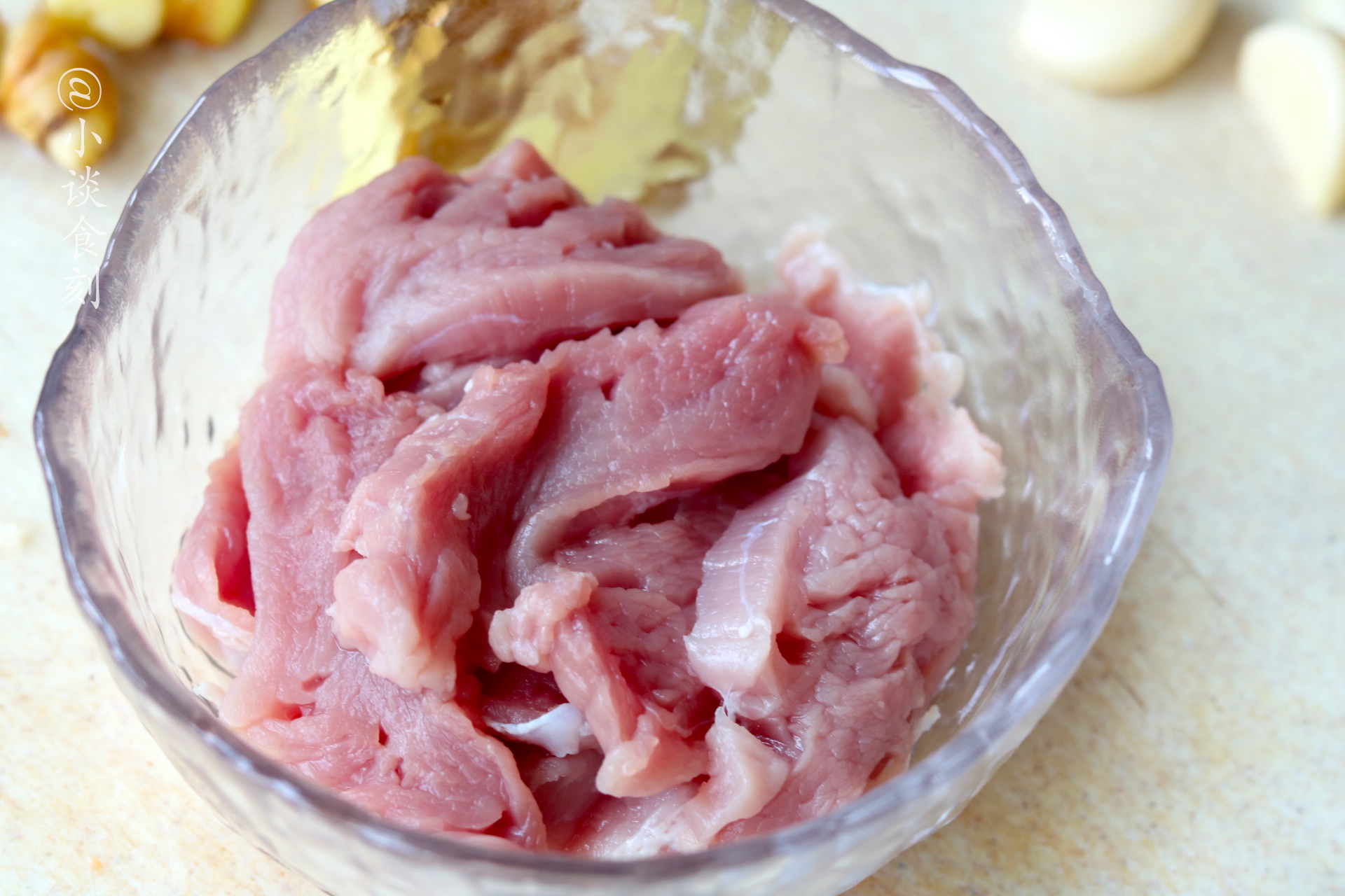 炸猪排，别直接下油锅，多加“2样”，猪排外酥里嫩，吃起来解馋