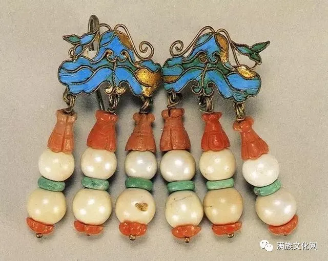 满族耳饰习俗：一耳三钳