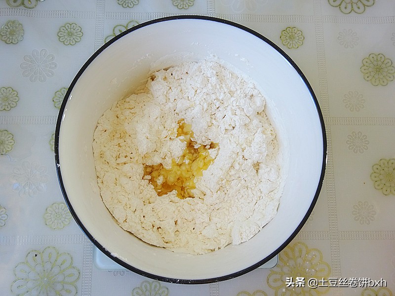 花生米的新吃法，用平底鍋做成小麵點，口口留香，老少都愛