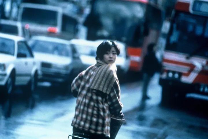 空纳万境，距离即“美”——《情书》中的“留