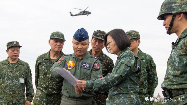 台灣試射“無限高”導彈，叫板解放軍高強度巡航台海，蘇起：兩岸已到了最危險的時刻