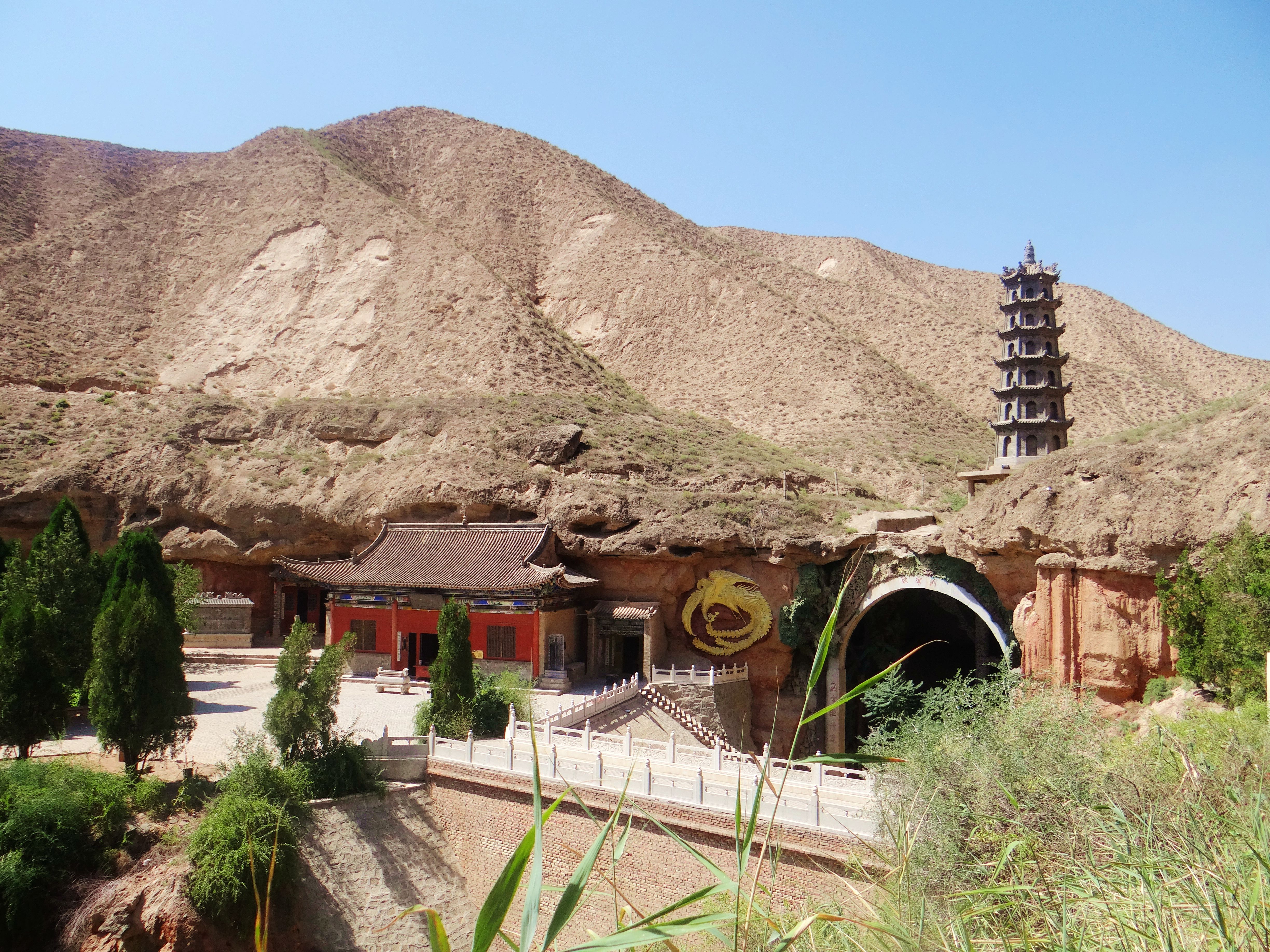 An ancient temple in the deep mountains of 1,400 years, 36 temples and grottoes, a very spectacular scenery