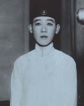 川岛芳子：被养父强暴自杀未遂，做间谍圆生父