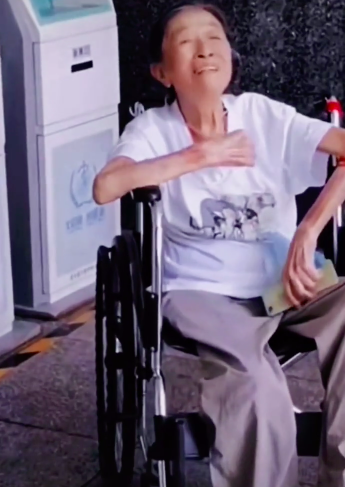 75岁张少华病逝，住院照曝光，双鼻插管手腕有淤青瘦成皮包骨