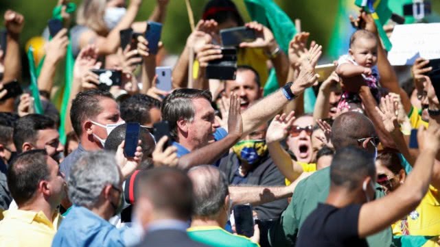 巴西总统支持者要求立刻解散国会和最高法院，大法官称这是纳粹行为
