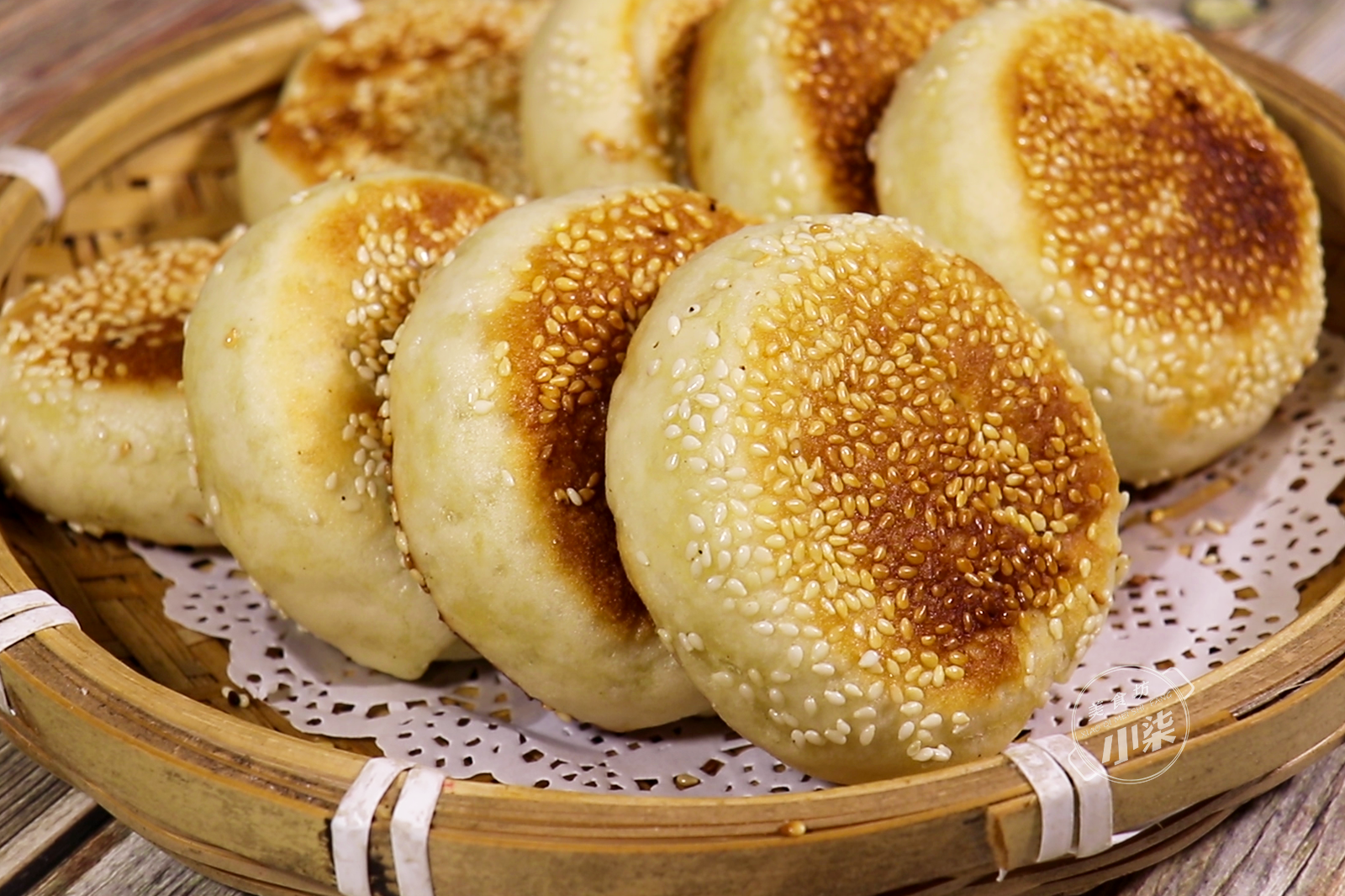 芝麻燒餅這樣做吃著才過癮，外皮酥軟層次多，好吃不上火，太香了