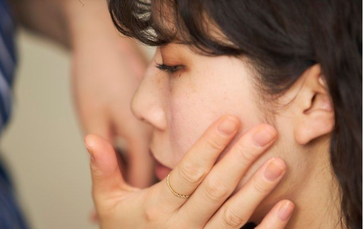 化妆后起皮、斑驳、卡粉？选对“妆前乳”很重要，这份攻略请收好