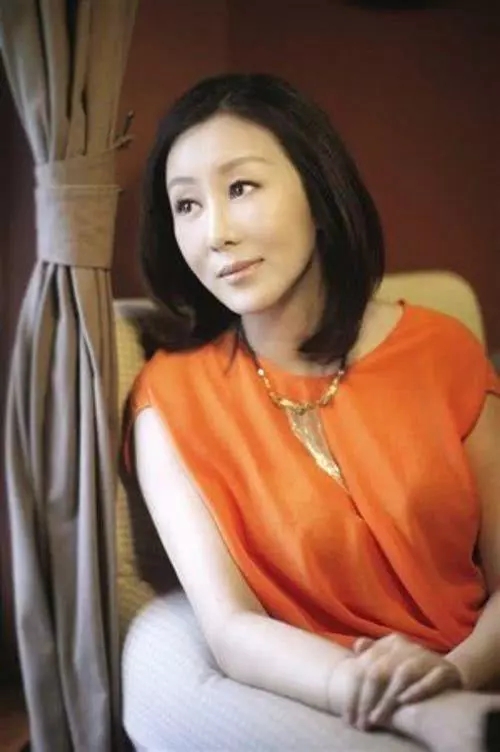 2009年，孙楠为了潘蔚和买红妹离婚，如今50岁买红妹过得又怎样？