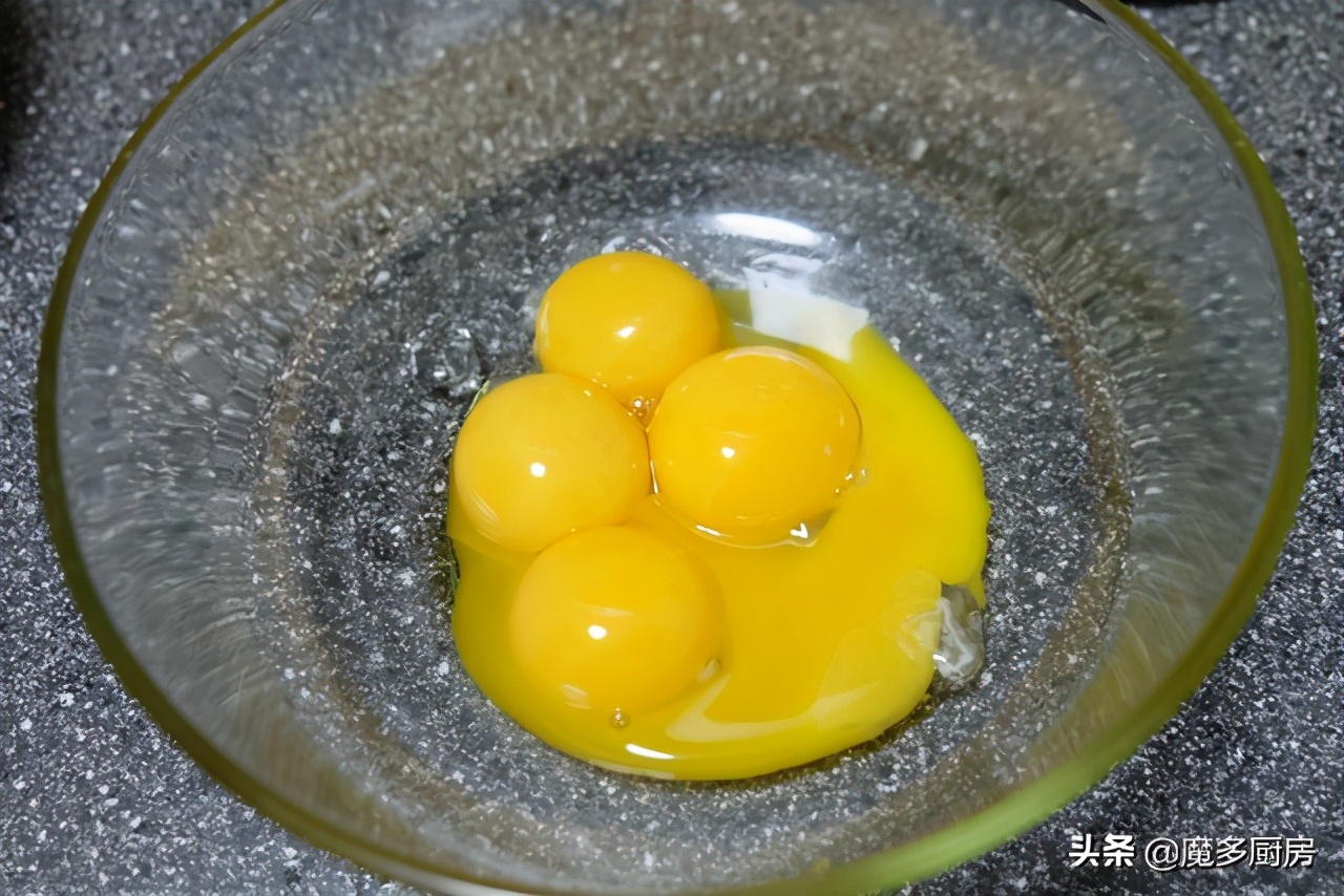 早餐蛋糕自己做，用料簡單做法更簡單，不用烤箱更輕鬆，香甜美味