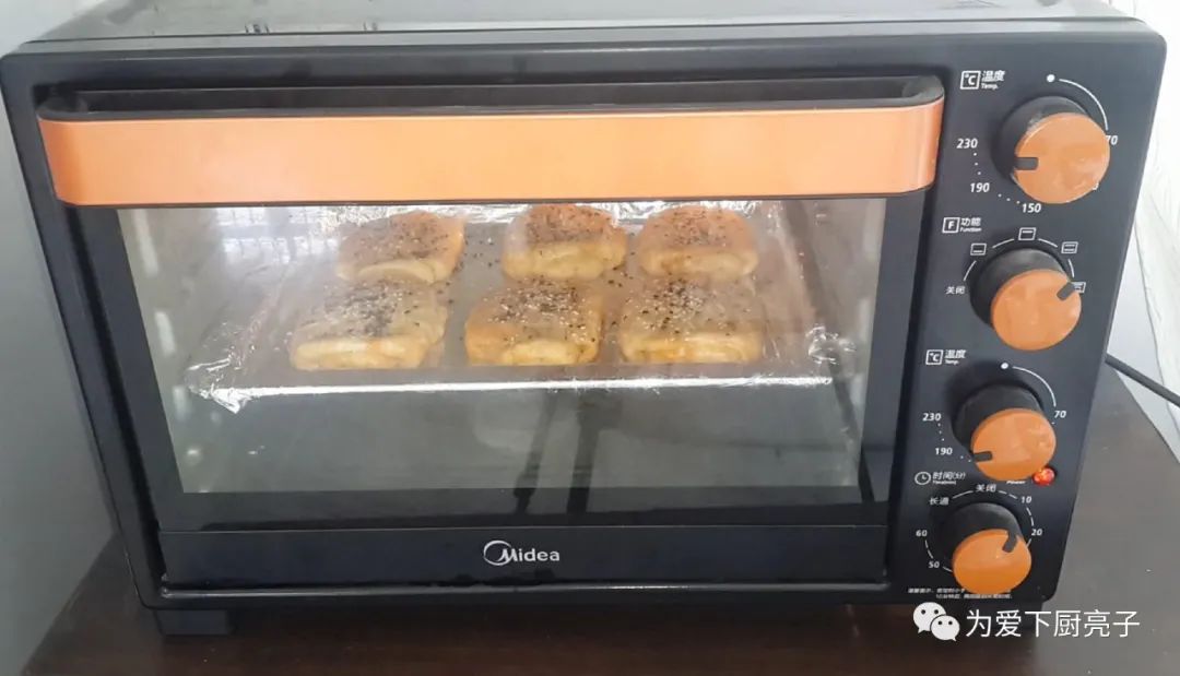 2个鸡蛋，半斤面粉，不蒸馒头不烙饼，酥到掉渣，看着就流口水了