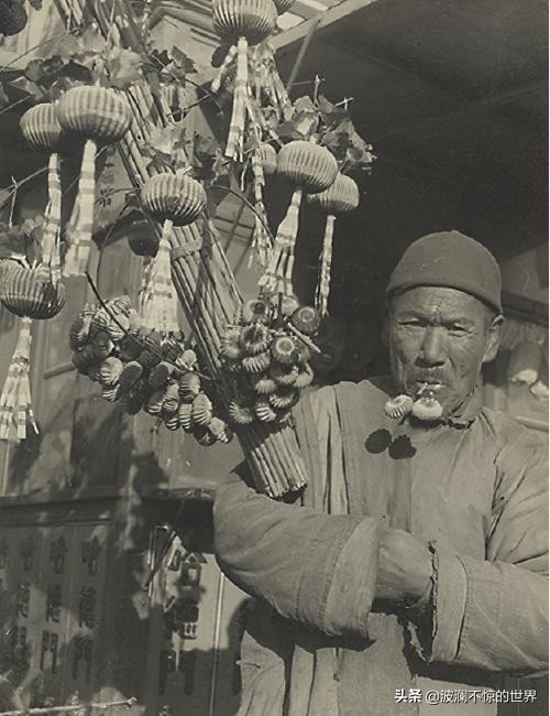 老照片:90年前的北京摆摊文化，街头卖各种东西